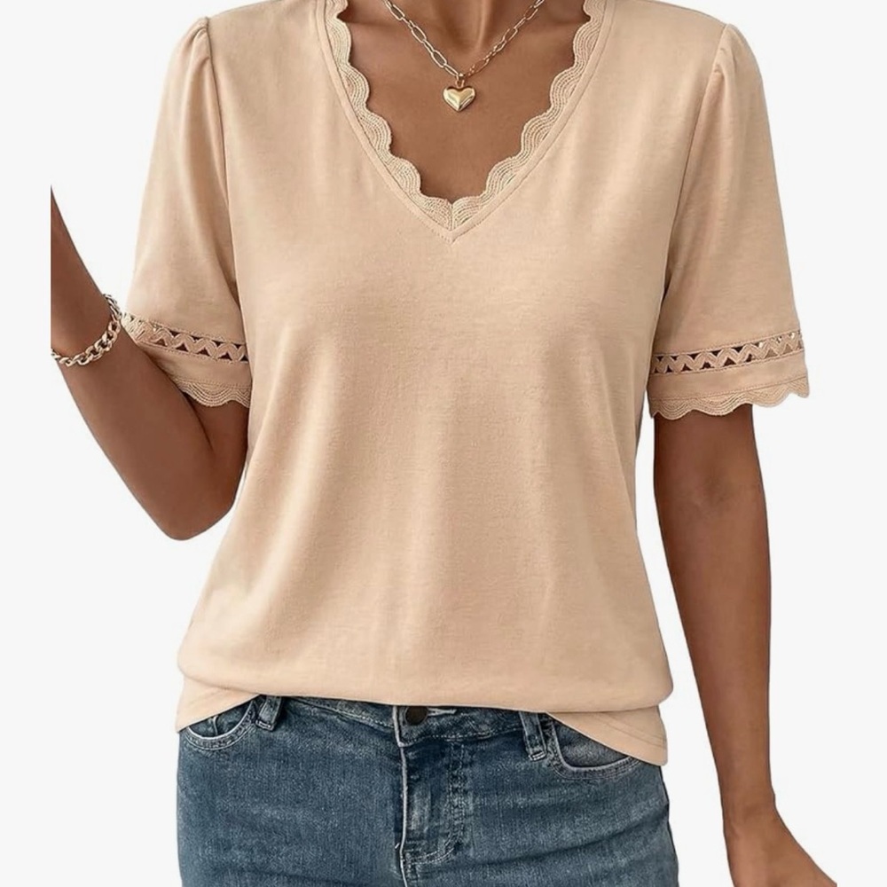 Scalloped V-Neck Short Sleeve Top in Beige